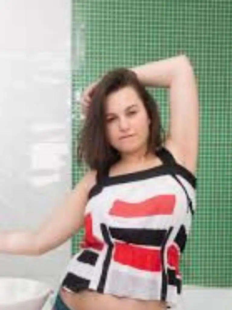 Polly Green Biography: Wiki, Age, Career, Height, Weight, Boyfriend, Net Worth & More